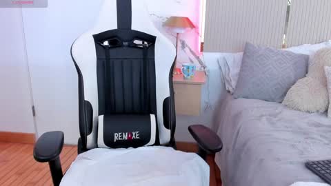 Snapshot of jadeh_williams02 chatting on 01/29/25, 09:39 Jadeh online show from 01/29/25, 09:39