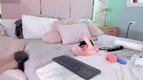 Snapshot of jadeh_williams02 chatting on 03/12/25, 09:35 Jadeh online show from 03/12/25, 09:35