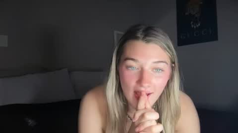 Snapshot of jadejamessecret chatting on 06/25/26, 05:12 Jade james online show from 06/25/26, 05:12