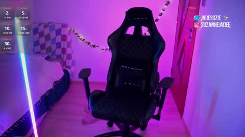 Snapshot of jadesuzieof chatting on 02/14/25, 10:58 Suzie online show from 02/14/25, 10:58