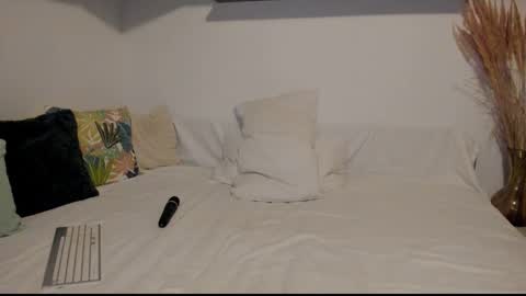 elena online show from 12/19/25, 02:51