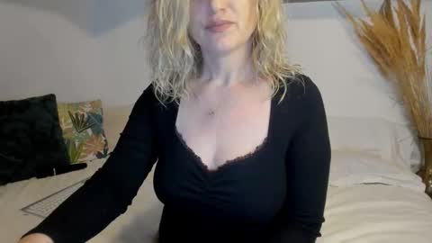 elena online show from 03/02/26, 02:58