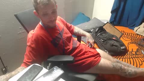 showingitoff online show from 10/11/25, 06:45