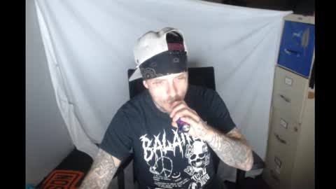 showingitoff online show from 12/19/25, 06:09