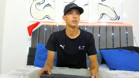 Hi guys im new 3 online show from 01/08/25, 01:53