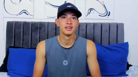 Hi guys im new 3 online show from 02/24/25, 05:53