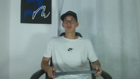 Hi guys im new 3 online show from 02/28/25, 06:41