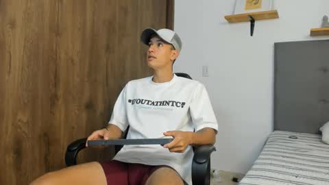 Hi guys im new 3 online show from 09/21/25, 03:46