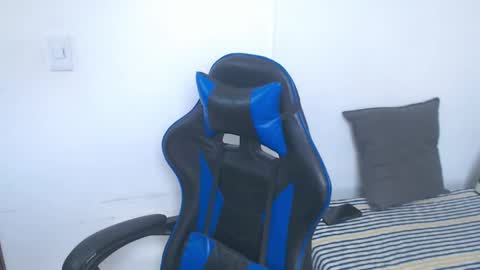 Hi guys im new 3 online show from 02/19/26, 04:25