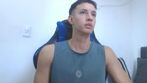 Hi guys im new 3 online show from 03/02/26, 06:15