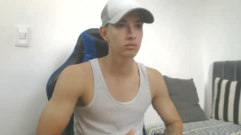 Hi guys im new 3 online show from 04/22/26, 06:09