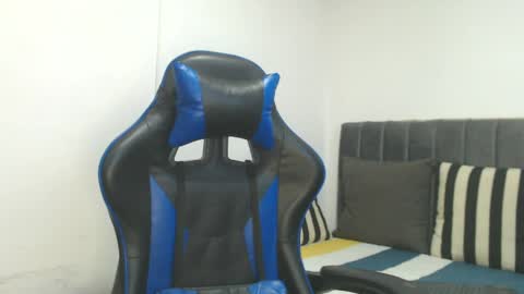 Snapshot of jake_shadow14 chatting on 04/27/26, 11:03 Hi guys im new 3 online show from 04/27/26, 11:03