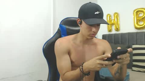 Snapshot of jake_shadow14 chatting on 05/20/26, 10:38 Hi guys im new 3 online show from 05/20/26, 10:38