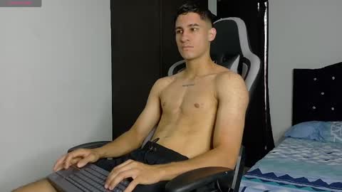 Snapshot of jakemonroe1 chatting on 04/21/26, 04:01 JakeMonroe online show from 04/21/26, 04:01