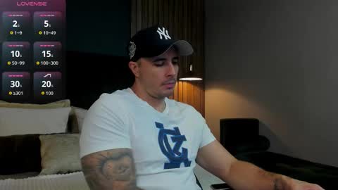 jakestone_1 online show from 11/11/25, 01:27