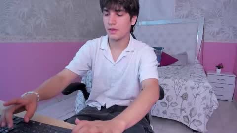 Snapshot of jakesummer_ chatting on 11/25/25, 02:06 Jake online show from 11/25/25, 02:06