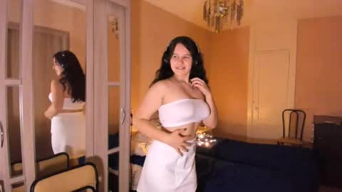 Lisa online show from 10/08/25, 07:22