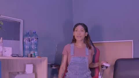 Snapshot of jamaicanbabex chatting on 01/27/25, 10:38 jamaicanbabex online show from 01/27/25, 10:38