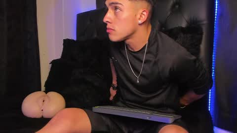 LeonardoInsta LeonardoperezcoPvt open online show from 01/14/25, 03:53