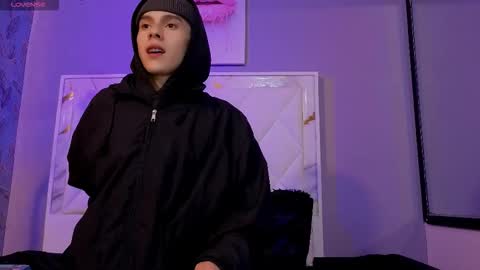 james_adamss_ online show from 03/03/26, 03:34