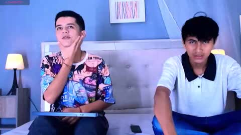 Snapshot of james_and_kenet chatting on 01/18/26, 11:14 James y Kenet online show from 01/18/26, 11:14