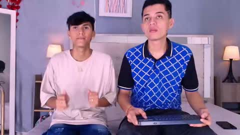 Snapshot of james_and_kenet chatting on 02/20/26, 07:14 James y Kenet online show from 02/20/26, 07:14