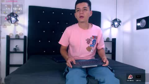 Snapshot of james_and_kenet chatting on 02/21/26, 11:44 James y Kenet online show from 02/21/26, 11:44