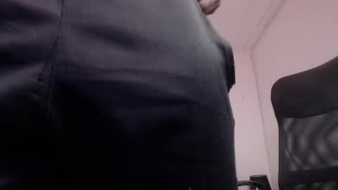 Snapshot of james_mcboy chatting on 12/04/25, 04:27 James McBoy online show from 12/04/25, 04:27