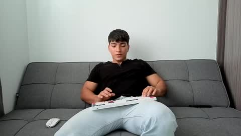 james_silva1 online show from 04/22/26, 04:41