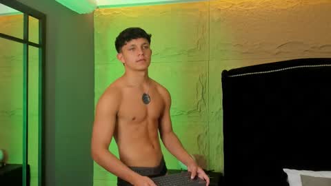 jamesgolden_ online show from 12/01/25, 03:50