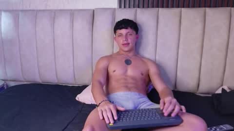 jamesgolden_ online show from 12/03/25, 11:25