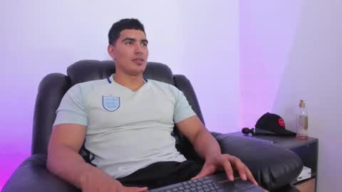 Snapshot of jamesgraay chatting on 01/26/25, 07:21 James Gray online show from 01/26/25, 07:21