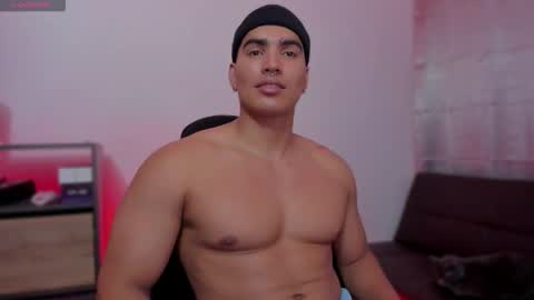 Snapshot of jamesgraay chatting on 09/30/25, 02:11 James Gray online show from 09/30/25, 02:11