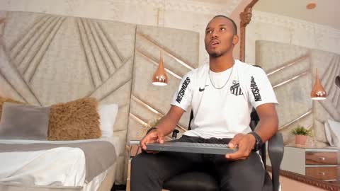 Snapshot of jamesparck chatting on 01/09/25, 03:23 James online show from 01/09/25, 03:23