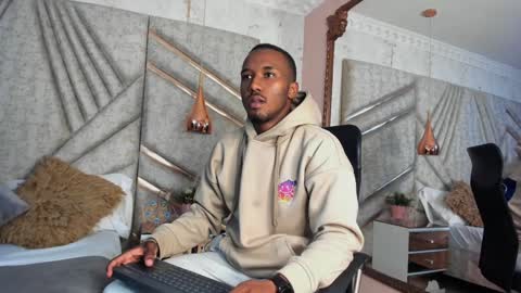 Snapshot of jamesparck chatting on 01/19/25, 12:39 James online show from 01/19/25, 12:39