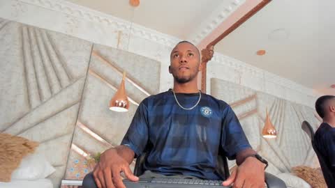 Snapshot of jamesparck chatting on 01/26/25, 06:37 James online show from 01/26/25, 06:37