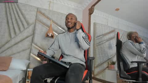 Snapshot of jamesparck chatting on 02/07/25, 12:17 James online show from 02/07/25, 12:17