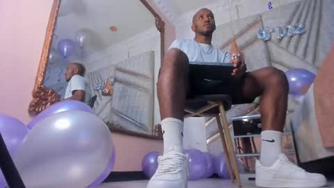 Snapshot of jamesparck chatting on 02/16/25, 06:32 James online show from 02/16/25, 06:32