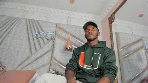 Snapshot of jamesparck chatting on 02/19/25, 06:21 James online show from 02/19/25, 06:21