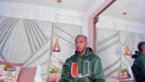 Snapshot of jamesparck chatting on 02/25/25, 12:34 James online show from 02/25/25, 12:34