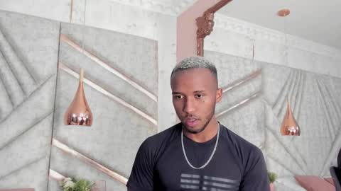 Snapshot of jamesparck chatting on 02/28/25, 03:48 James online show from 02/28/25, 03:48