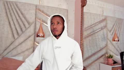 Snapshot of jamesparck chatting on 03/07/25, 12:01 James online show from 03/07/25, 12:01