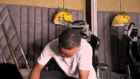 James  online show from 04/10/26, 11:09