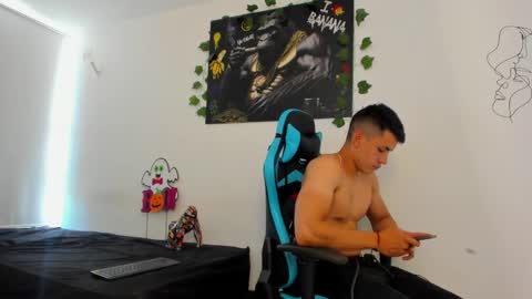 Jamess hott online show from 12/04/24, 06:28