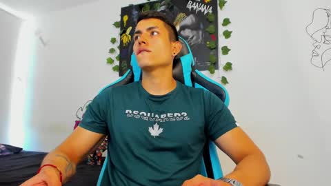 Jamess hott online show from 12/20/24, 01:43