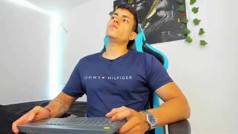 Jamess hott online show from 01/17/25, 01:13