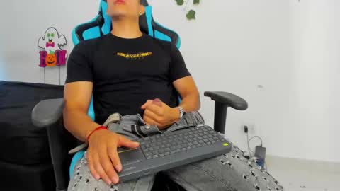 Jamess hott online show from 01/24/25, 03:02