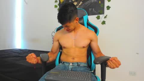 Jamess hott online show from 01/27/25, 08:28