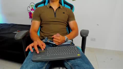 Jamess hott online show from 01/28/25, 02:42