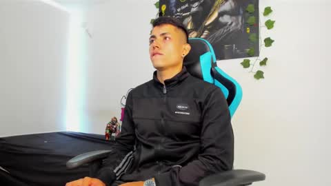 Jamess hott online show from 02/05/25, 01:44